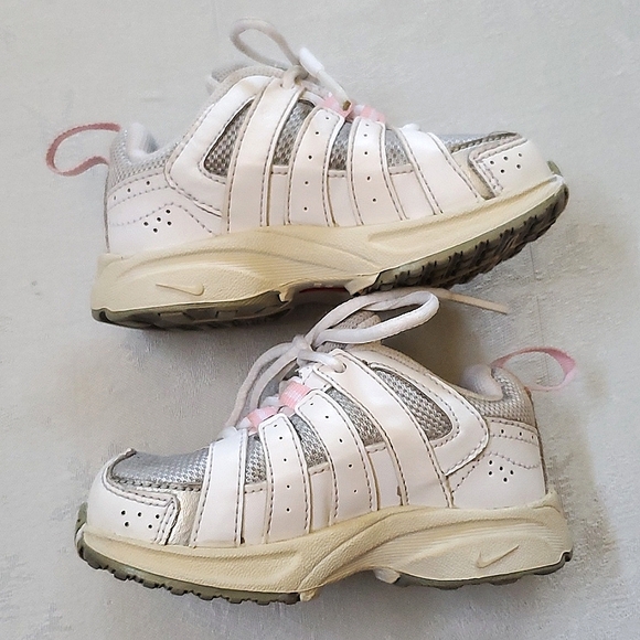 Nike White & Pink Sneakers Baby Girl Size 5C (See description) - Picture 3 of 8